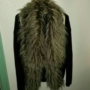 Sweater w/ fur scarf