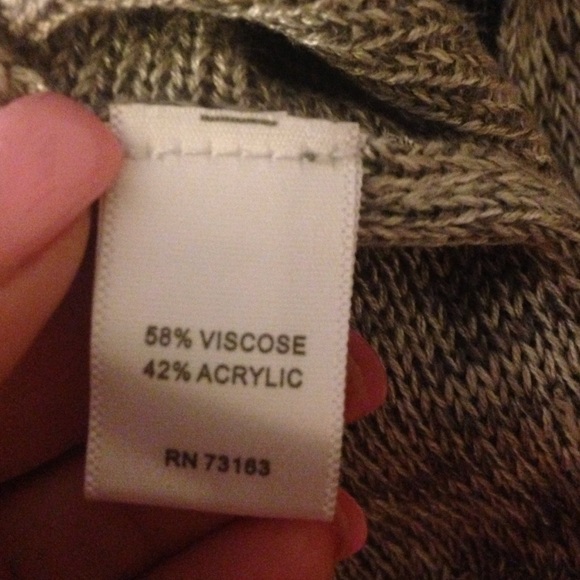 SOLD❤️❤️👍Neiman Marcus grey sweater top - Picture 4 of 4