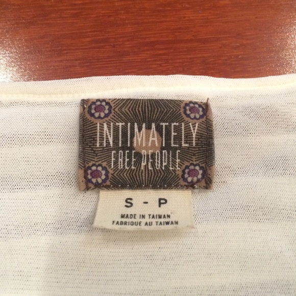 Free People white and silver ruffle tank - Picture 4 of 4