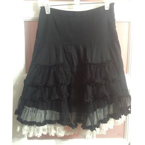 Black and white tiered skirt h&m sz 2