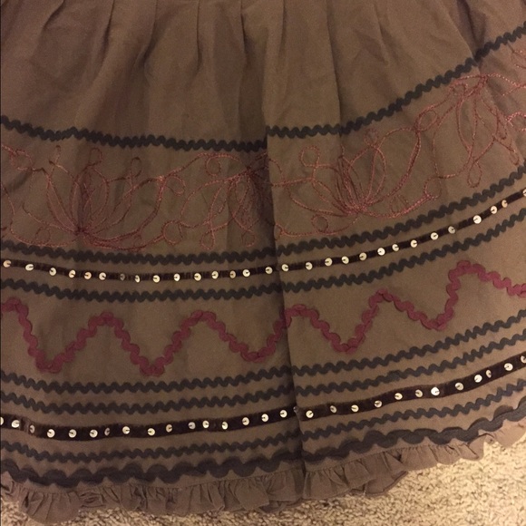 Size Large Skirt - Picture 2 of 2