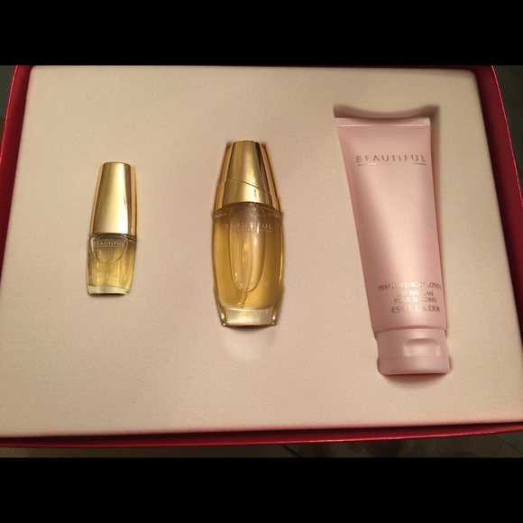 🚫SOLD🚫Beautiful parfum set