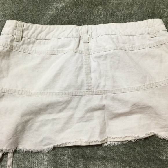 Kaki Skirt - Picture 2 of 3