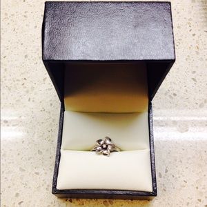 Casual silver flower ring