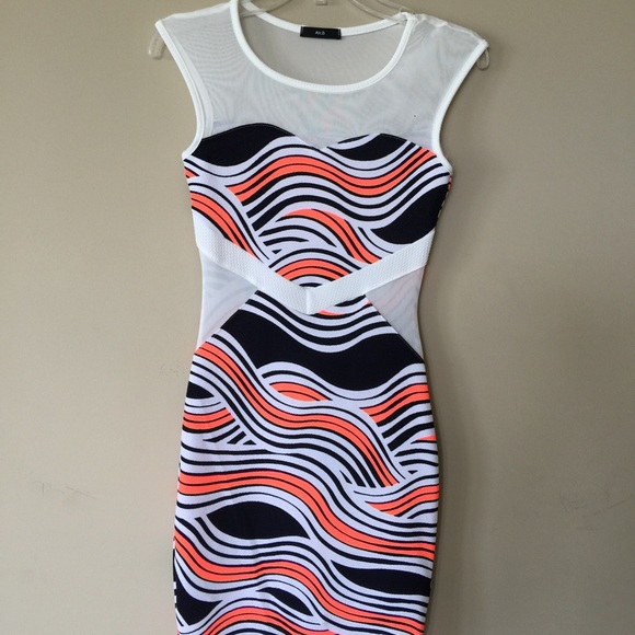 Wavy Bodycon - Picture 3 of 4