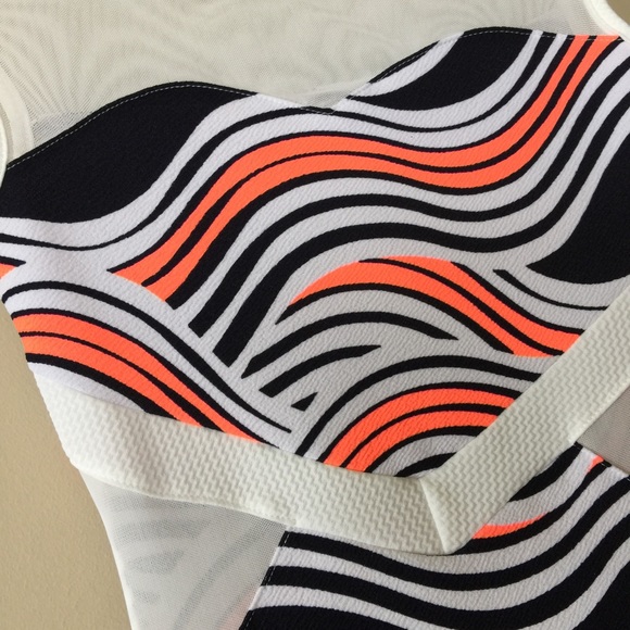 Wavy Bodycon - Picture 4 of 4