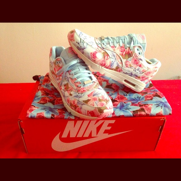 Nike Shoes - Nike Ultra Air Max 1 - Paris 6.5