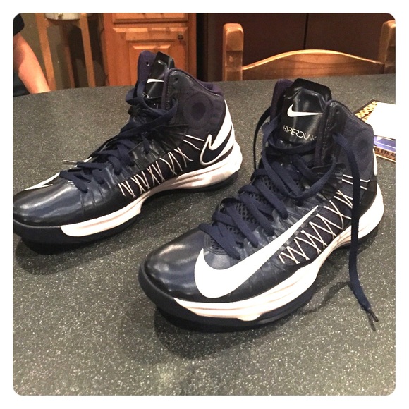 Nike shoes - Picture 1 of 4