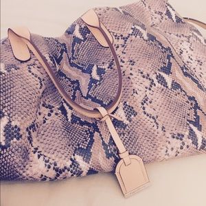 Should bag and tote in one