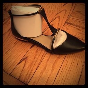 Aldo Fenilone black leather tstrap flat with gold