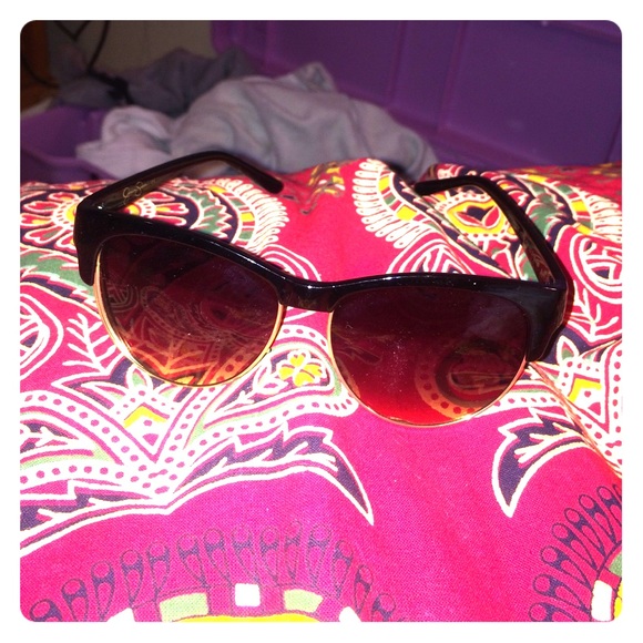 Jessica Simpson sunglasses