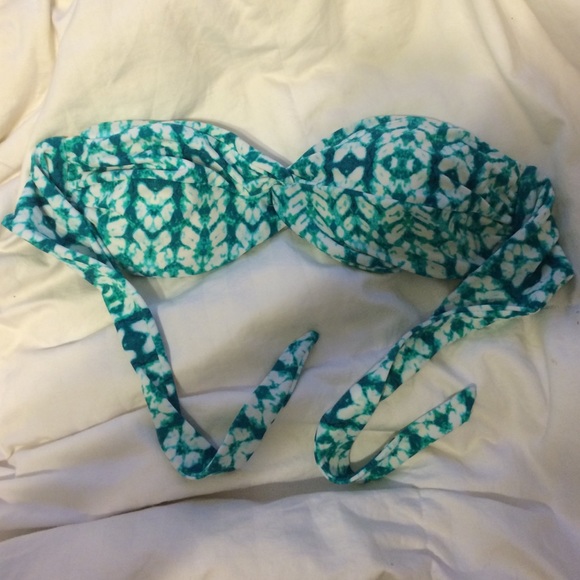 Bikini - Picture 1 of 3