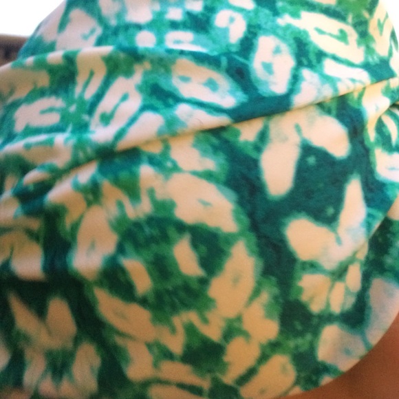 Bikini - Picture 2 of 3