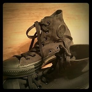 Converse Black Men's Size 4/Size 6 Women's