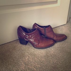 Born ankle booties sz 7