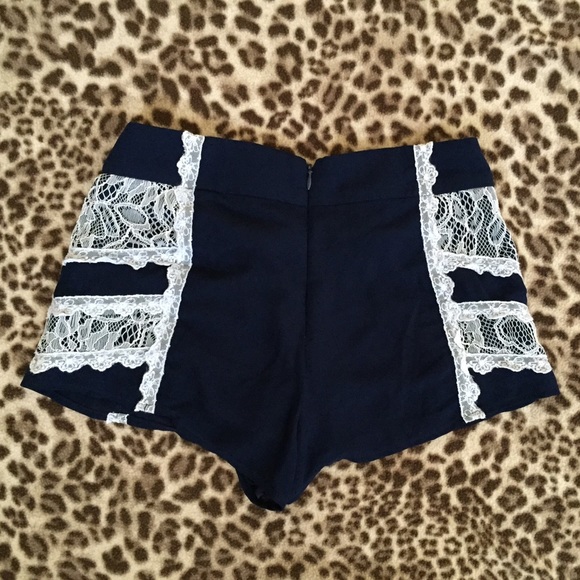 ❤️SOLD❤️ High waisted shorts - Picture 2 of 4
