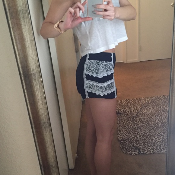 ❤️SOLD❤️ High waisted shorts - Picture 3 of 4