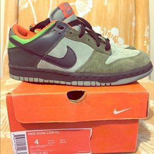 Nike dunk low size 4