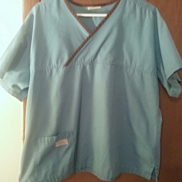 💙 XL Blue Urbane Scrub  Top With Brown Trim 💙