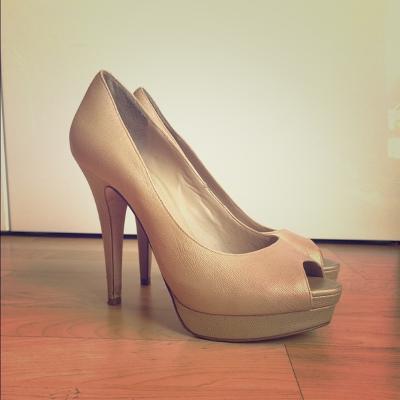BCBG nude leather peep toe pumps