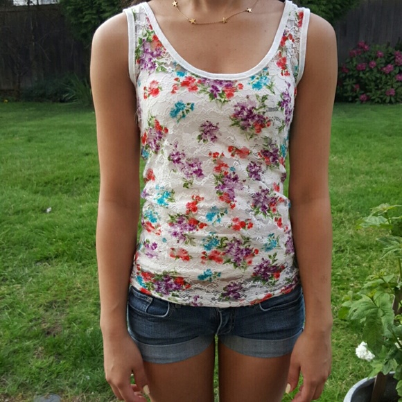 Floral Lace Sleeveless Top