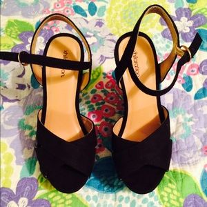 Black wedges