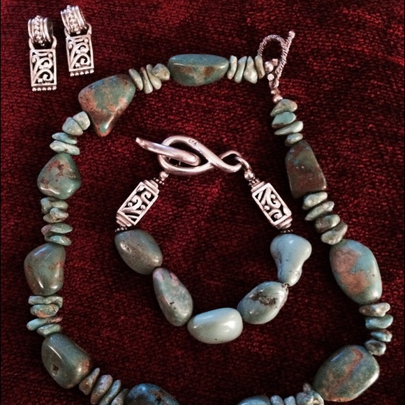 Turquoise/silver bracelet, necklace and earrings.
