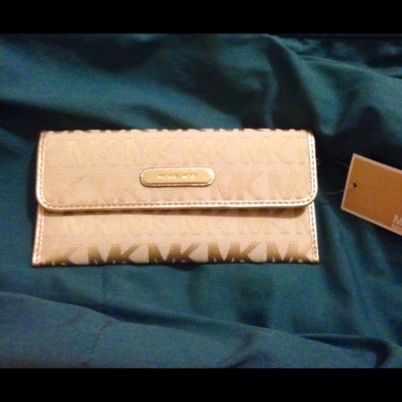 Michael Kors Clutches & Wallets - Michael Kors wallet