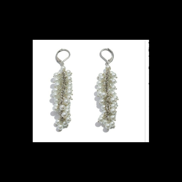 White glass pearl with stainless steel lever back