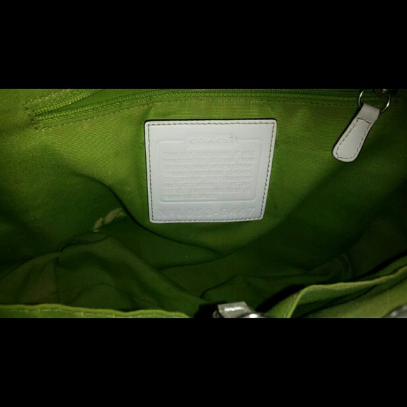 Super cute hard to find authentic Coach purse - Picture 3 of 4