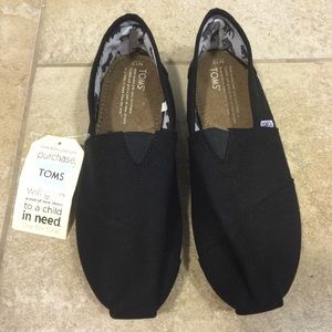 Men's Toms NWT -See description.