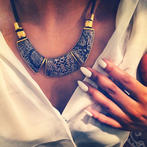 The Snake Skin Print Leather Necklace ! - Picture 1 of 4