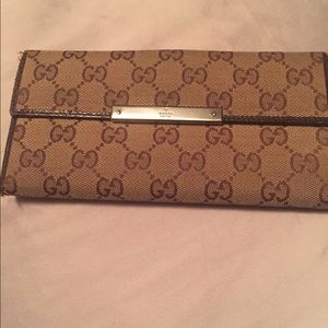 Authentic Gucci wallet