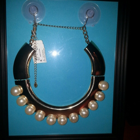 Giant pearl goldtone collar choker necklace