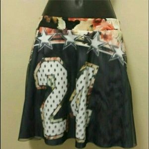 Skater skirt with designs