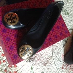 New With box authentic tory burch flats