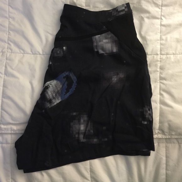 Black with print flowy shorts - Picture 2 of 4