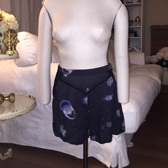 Black with print flowy shorts - Picture 4 of 4