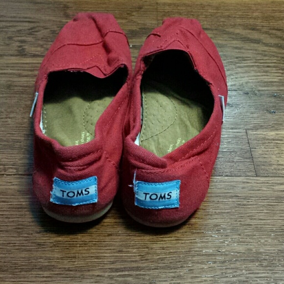 USED RED TOMS