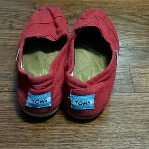 USED RED TOMS