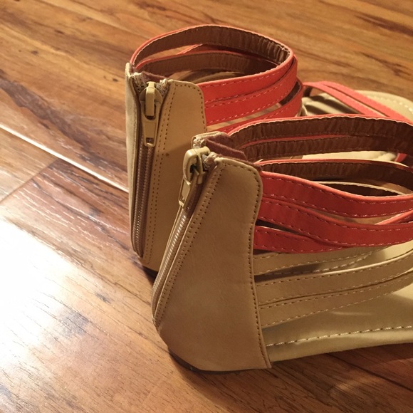 🚫 Sold 🚫 Summer sandals in coral and tan - Picture 3 of 4