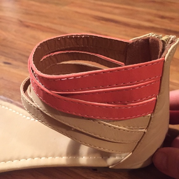 🚫 Sold 🚫 Summer sandals in coral and tan - Picture 4 of 4