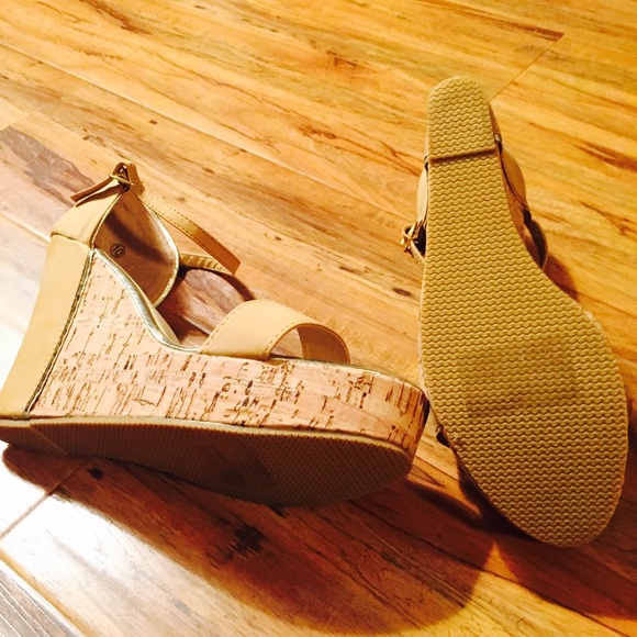 🚫 Sold 🚫 Summer wedges in nude - Picture 3 of 4