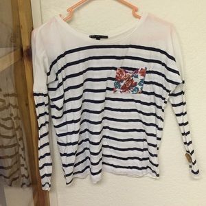 Floral accented pocket top