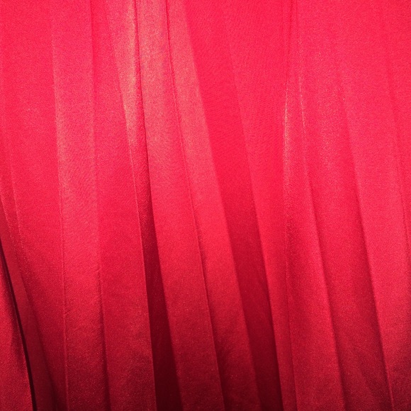 Red Halter Pleated Dress - Picture 3 of 4