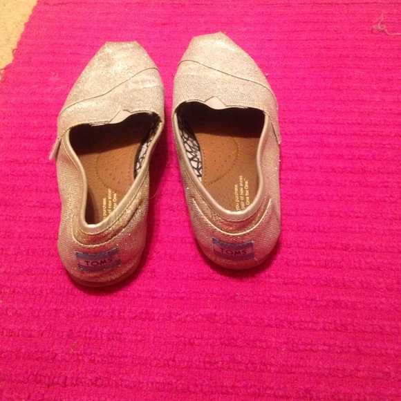 Toms silver glitter shoes size 7 women's