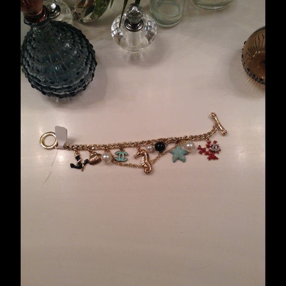 Beach Theme Charm Bracelet 🌴🌴🐠🐠🐚🐚🎀 - Picture 3 of 4