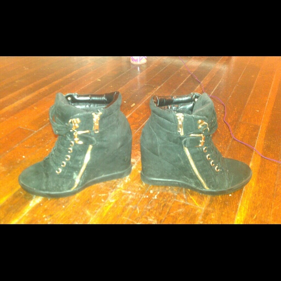 Heels - Picture 3 of 3