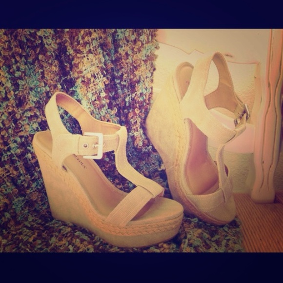 Tan wedges (used) - Picture 1 of 2