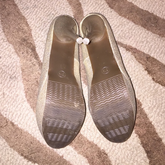 Glitter Gold Pumps ☺️ - Picture 2 of 4